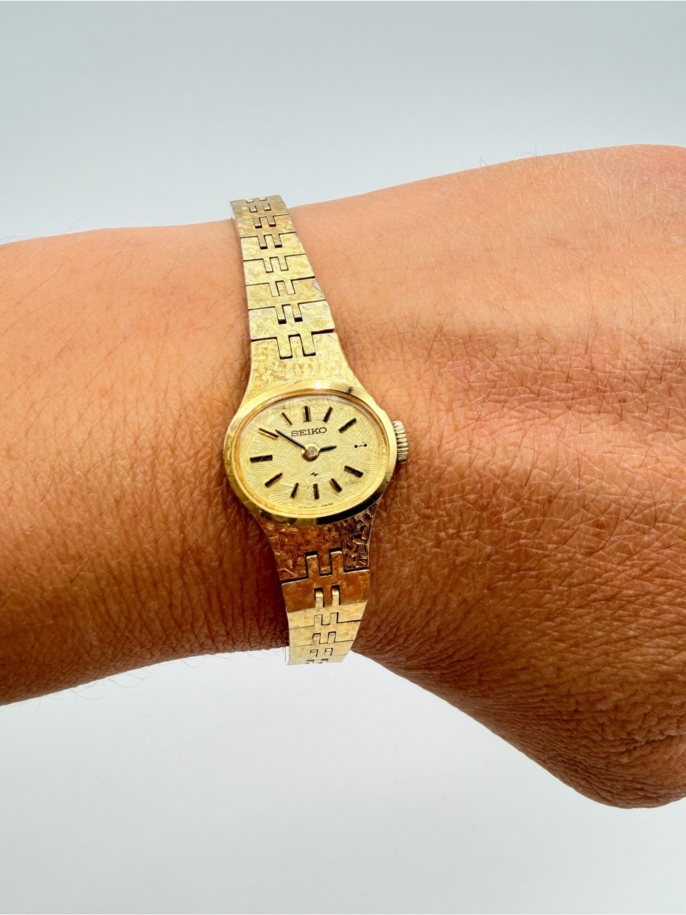 Vintage Seiko Quartz Ladies Watch Gold Tone 1100-7619 Japan w/ Box 6.5” - Picture 3 of 16